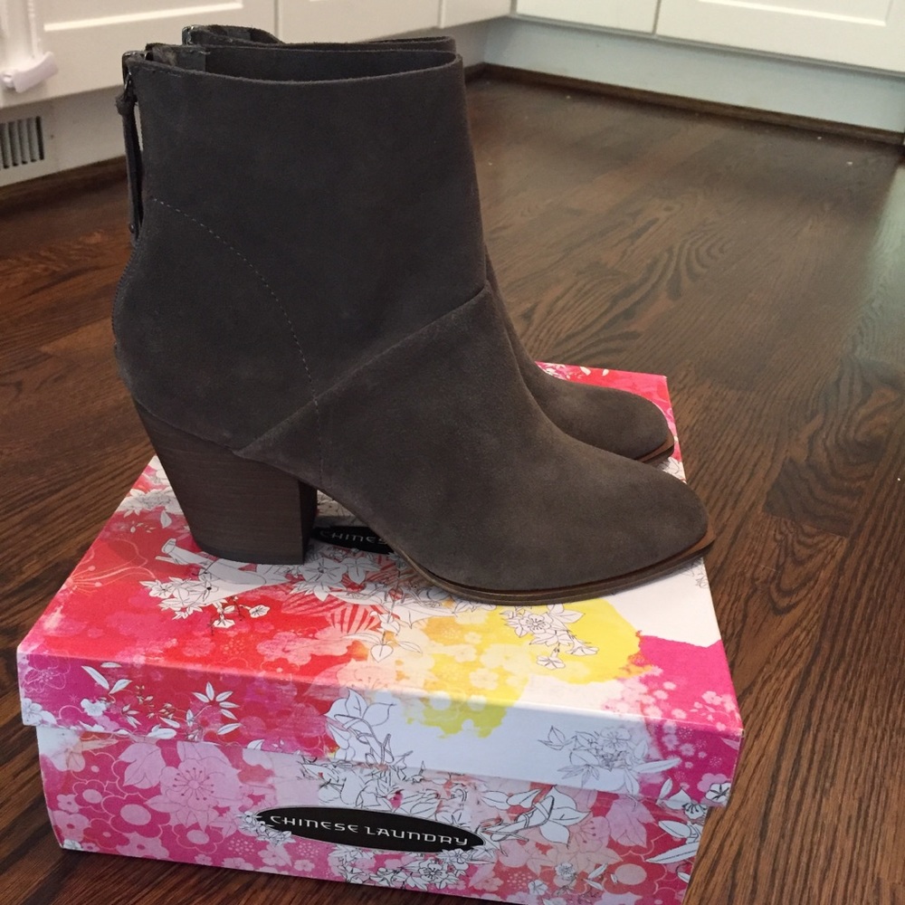 chinese laundry NWT booties gray!